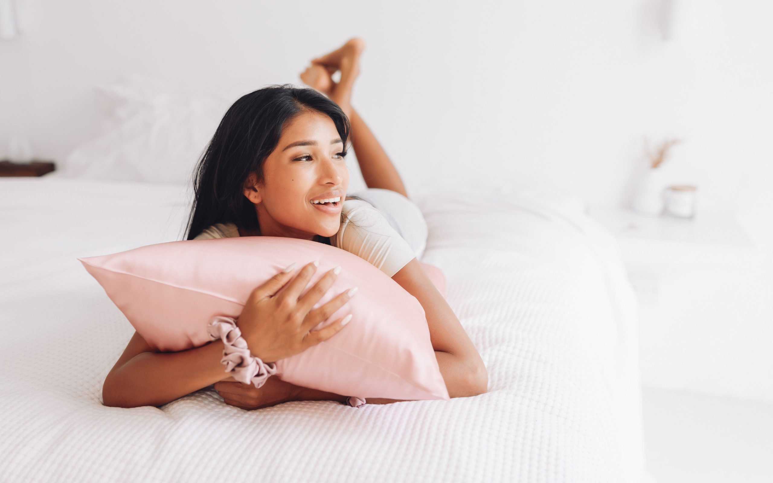 Why Using a Silk Pillowcase Can Be Beneficial for Your Skin and Hair
